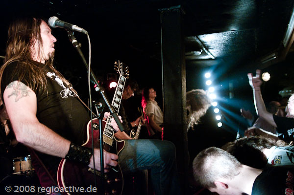 Bon Scott (live in Hamburg, 2008)
Foto: Holger Nassenstein