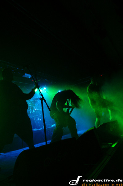 Lay Down Rotten (Live bei Darkness over X-Mas, Colos Saal Aschaffenburg)
Foto : Marco "Doublegene" Hammer